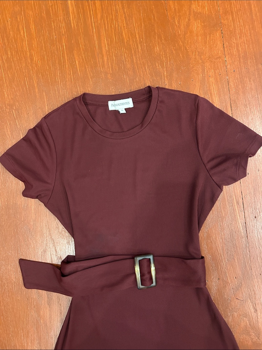 Short Sleeve Belted Midi Dress in Deep Burgundy - Picture 2 of 9
